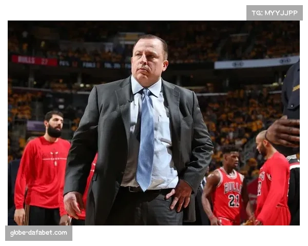 锡伯杜执教理念引发讨论，战术体系与球员适配性成焦点