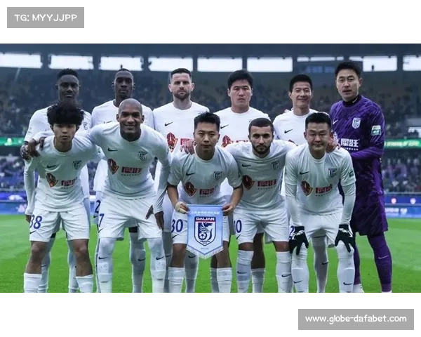 英博双后腰吕鹏与阿利米状态下滑 中场拦截不力导致防线直接暴露